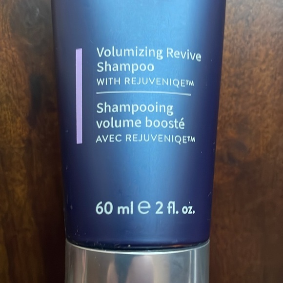 Monat  - Volumizing Revitalize Shampoo with Rejuveniqe - Picture 2 of 4